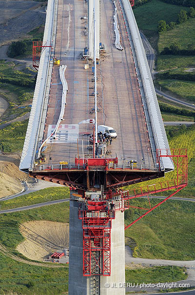 Viaduc de Millau, 2004-05